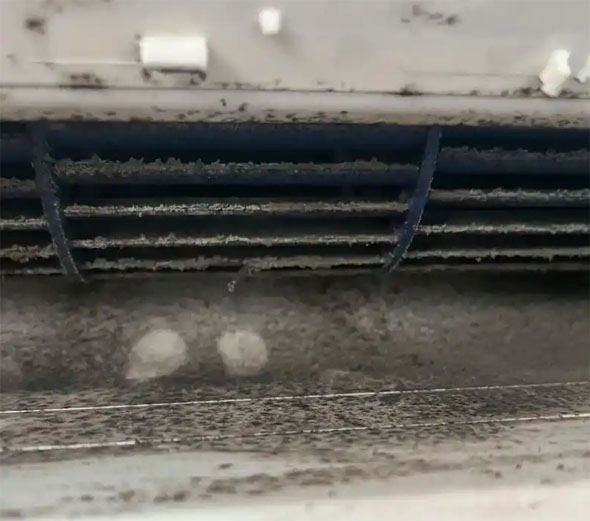 东洲空调吹的风有股烧焦味是怎么回事